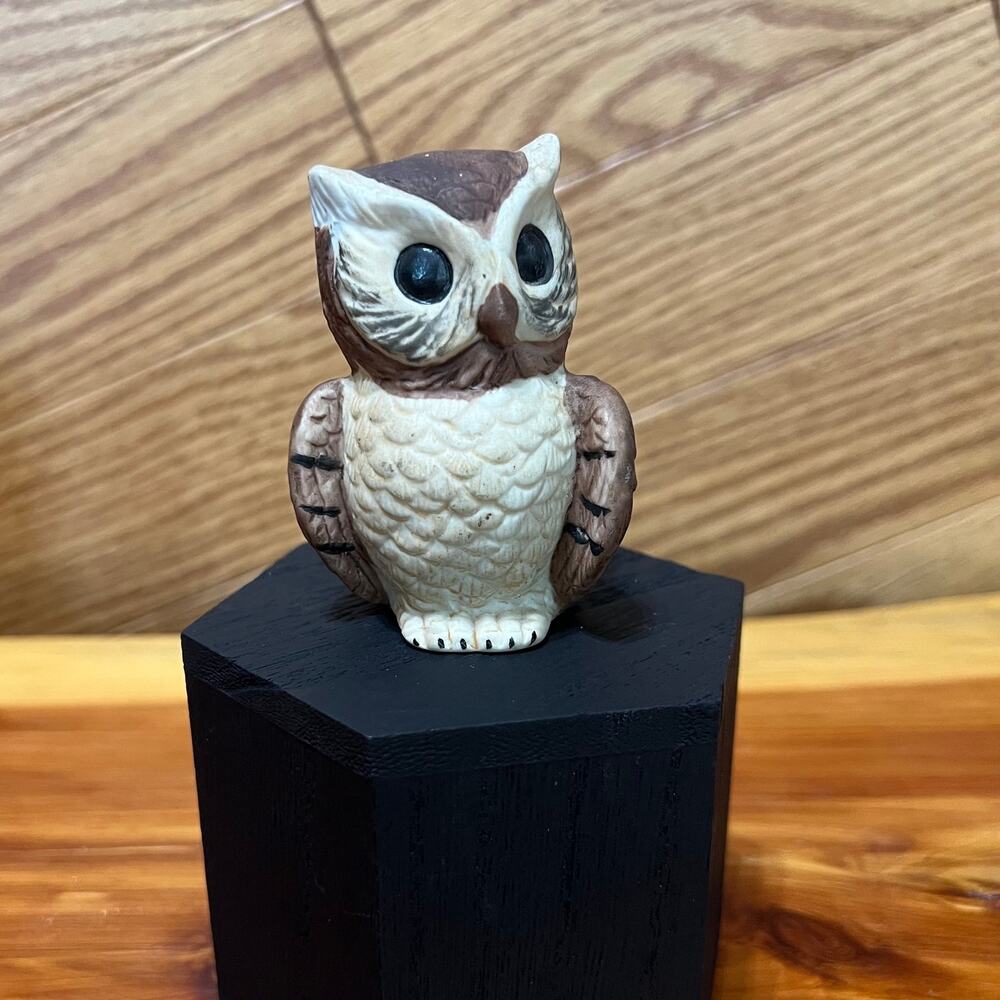 Vintage UCGC Porcelain Sitting Owl‎ Figurine Made Taiwan MidCentury Modern